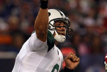 EAST RUTHERFORD, NJ - AUGUST 29:  Mark Sanchez #6 of the New York Jets throws a pass against the New York Giants on August 29, 2009 at Giants Stadium in East Rutherford, New Jersey.  (Photo by Jim McIsaac/Getty Images)