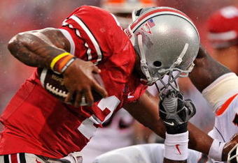 COLUMBUS, OH - SEPTEMBER 26:  Defensive end Clay Nurse #97 of the Illinois Fighting Illini hauls down quarterback Terrelle Pryor #2 of the Ohio State Buckeyes by his facemask at Ohio Stadium on September 26, 2009 in Columbus, Ohio. Nurse was assessed a facemasking penalty. (Photo by Jamie Sabau/Getty Images)