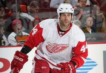 PHILADELPHIA - SEPTEMBER 22:  Todd Bertuzzi #44 of the Detroit Red Wings skates against the Philadelphia Flyers during preseason action at the Wachovia Center on September 22, 2009 in Philadelphia, Pennsylvania.  (Photo by Bruce Bennett/Getty Images)