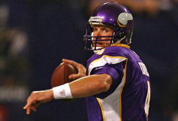 MINNEAPOLIS - SEPTEMBER 27: Brett Favre #4 of the Minnesota Vikings passes the ball against the San Francisco 49ers at the Hubert H. Humphrey Metrodome on September 27, 2009 in Minneapolis, Minnesota. The Vikings defeated the 49ers 27-24. (Photo by Jonathan Daniel/Getty Images)