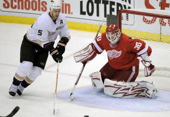 DETROIT - MAY 14:  Chris Osgood #30 of the Detroit Red Wings gets ready to make a save on Ryan Getzlaf #15 of the Anaheim Ducks during Game Seven of the Western Conference Semifinals of the 2009 NHL Stanley Cup Playoffs on May 14, 2009 at Joe Louis Arena in Detroit, Michigan. Detroit won the game 4-3 to win the series.  (Photo by Gregory Shamus/Getty Images)