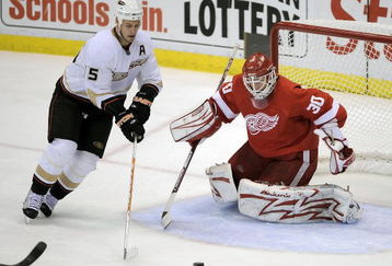 DETROIT - MAY 14:  Chris Osgood #30 of the Detroit Red Wings gets ready to make a save on Ryan Getzlaf #15 of the Anaheim Ducks during Game Seven of the Western Conference Semifinals of the 2009 NHL Stanley Cup Playoffs on May 14, 2009 at Joe Louis Arena in Detroit, Michigan. Detroit won the game 4-3 to win the series.  (Photo by Gregory Shamus/Getty Images)