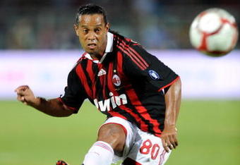 PESCARA, ITALY - AUGUST 14:  Ronaldinho of AC Milan during the TIM Trophy at 'Adriatico' Stadium on August 14, 2009 in Pescara, Italy.  (Photo by Claudio Villa/Getty Images)