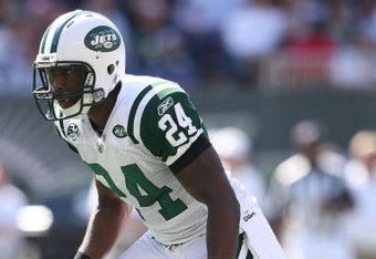 EAST RUTHERFORD, NJ - SEPTEMBER 20:  Darrelle Revis #24 of the New York Jets against the New England Patriots at Giants Stadium on September 20, 2009 in East Rutherford, New Jersey.  (Photo by Nick Laham/Getty Images)