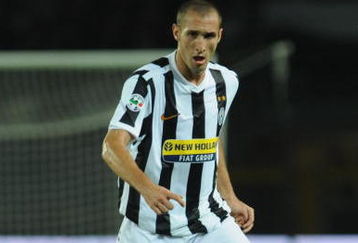 TURIN, ITALY - SEPTEMBER 19:  Giorgio Chiellini of Juventus FC in action during the Serie A match between Juventus FC and AS Livorno at Olimpico Stadium on September 19, 2009 in Turin, Italy.  (Photo by Valerio Pennicino/Getty Images)
