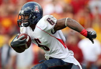 LOS ANGELES, CA - OCTOBER 13:  Devin Ross #6 of the Arizona Wildcats runs with the ball against the USC Trojans during the second half of their Pac-10 Conference Game at the Los Angeles Memorial Coliseum October 13, 2007 in Los Angeles, California.  (Photo by Donald Miralle/Getty Images)