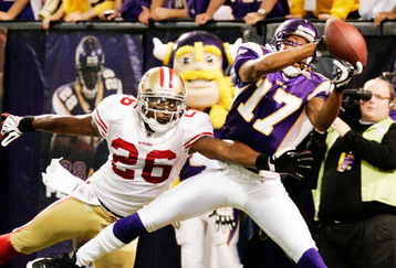 MINNEAPOLIS, MN - SEPTEMBER 27: Greg Lewis #17 of the Minnesota Vikings catches a 32-yard pass for a touchdown with two seconds on the clock against Mark Roman #26 of the San Francisco 49ers at Hubert H. Humphrey Metrodome on September 27, 2009 in Minneapolis, Minnesota. The Vikings defeated the 49ers 27-24. (Photo by Genevieve Ross/Getty Images)