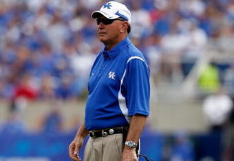 LEXINGTON, KY - SEPTEMBER 19:  Rich Brooks the Head Coach of the Kentucky Wildcats is pictured during the game against the Louisville Cardinals at Commonwealth Stadium on September 19, 2009 in Lexington, Kentucky.  (Photo by Andy Lyons/Getty Images)