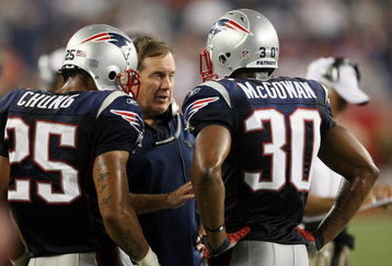 FOXBORO, MA - AUGUST 20:  Head coach Bill Belichick of the New England Patriots talks with Pat Chung #25 and Brandon McGowan #30 against the Cincinnati Bengals during their preseason game at Gillette Stadium on August 20, 2009 in Foxboro, Massachusetts.  (Photo by Jim Rogash/Getty Images)