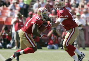 SAN FRANCISCO - SEPTEMBER 20:  Running back Frank Gore #21 of the San Francisco 49ers gets a hand off from quarterback Shaun Hill #13 and runs for a touchdown against the Seattle Seahawks in the first quarter during the home opener at Candlestick Park on September 20, 2009 in San Francisco, California.  (Photo by David Paul Morris/Getty Images)