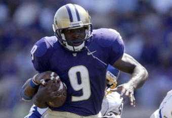 SEATTLE - SEPTEMBER 2:  Running back Louis Rankin #9 of the Washington Huskies rushes against the San Jose State Spartans on September 2, 2006 at Husky Stadium in Seattle, Washington.  (Photo by Otto Greule Jr/Getty Images)