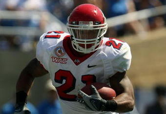 PASADENA, CA - SEPTEMBER 27:  Ryan Matthews #21 of the Frenso State Bulldogs runs with the ball during the game against the UCLA Bruins on September 27, 2008 at the Rose Bowl in Pasadena, California.  (Photo by Stephen Dunn/Getty Images)
