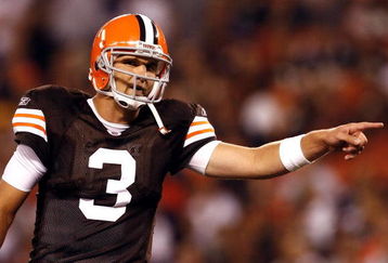 CLEVELAND - AUGUST 22:  Derek Anderson #3 of the Cleveland Browns calls a play against the Detroit Lions during the first quarter of their NFL game in Cleveland Browns Stadium on August 22, 2009 in Cleveland, Ohio.  (Photo by Matt Sullivan/Getty Images)