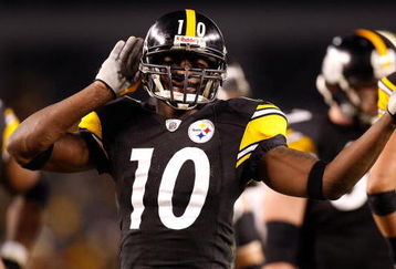 PITTSBURGH - JANUARY 11:  Santonio Holmes #10 of the Pittsburgh Steelers gestures to the fans against the San Diego Chargers during their AFC Divisional Playoff Game on January 11, 2009 at Heinz Field in Pittsburgh, Pennsylvania.  (Photo by Gregory Shamus/Getty Images)