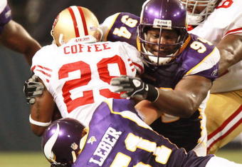 MINNEAPOLIS, MN - SEPTEMBER 27: Glen Coffee #29 of the San Francisco 49ers is stopped by Ben Leber #51 of the Minnesota Vikings along with teammate Pat Williams #94 at Hubert H. Humphrey Metrodome on September 27, 2009 in Minneapolis, Minnesota. The Vikings defeated the 49ers 27-24. (Photo by Genevieve Ross/Getty Images)