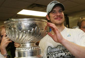 DETROIT - JUNE 12: Sidney Crosby #87 of the Pittsburgh Penguins holds the Stanley Cup following the Penguins victory over the Detroit Red Wings in Game Seven of the 2009 NHL Stanley Cup Finals at Joe Louis Arena on June 12, 2009 in Detroit, Michigan.  (Photo by Bruce Bennett/Getty Images)