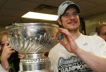 DETROIT - JUNE 12: Sidney Crosby #87 of the Pittsburgh Penguins holds the Stanley Cup following the Penguins victory over the Detroit Red Wings in Game Seven of the 2009 NHL Stanley Cup Finals at Joe Louis Arena on June 12, 2009 in Detroit, Michigan.  (Photo by Bruce Bennett/Getty Images)