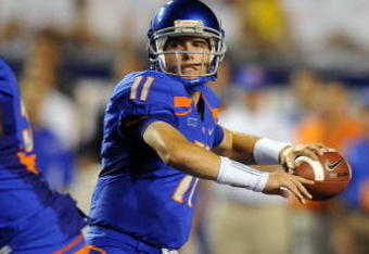 BOISE, ID - SEPTEMBER 3: Quarterback Kellen Moore #6 of the Boise State Broncos sets to throw a pass in the third quarter of the game against the Oregon Ducks at Bronco Stadium on September 3, 2009 in Boise, Idaho. Boise State won the game 19-8. (Photo by Steve Dykes/Getty Images)