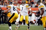 CINCINNATI - SEPTEMBER 27:  Ben Roethlisberger #7 of the Pittsburgh Steelers throws a pass during the NFL game against the Cincinnati Bengals at Paul Brown Stadium on September 27, 2009 in Cincinnati, Ohio.  (Photo by Andy Lyons/Getty Images)