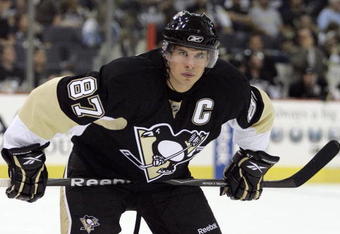 PITTSBURGH, PA - SEPTEMBER 15:  Sidney Crosby #87 of the Pittsburgh Penguins prepares for a face-off against the Columbus Blue Jackets at Mellon Arena on September 15, 2009 in Pittsburgh, Pennsylvania.  (Photo by Justin K. Aller/Getty Images)
