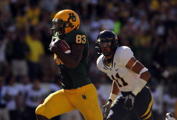 EUGENE, OR - SEPTEMBER 26: Ed Dickson #83 of the Oregon Ducks heads for the end zone and a touchdown as Sean Cattouse #11 of the California Bears gives chase in the thiurd quarter of the game at Autzen Stadium on September 26, 2009 in Eugene, Oregon. (Photo by Steve Dykes/Getty Images)