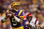 BATON ROUGE, LA - SEPTEMBER 19:  Quarterback Jordan Jefferson #9 of the Louisiana State University Tigers looks to throw a pass against the University of Louisiana-Lafatette Ragin' Cajuns at Tiger Stadium on September 19, 2009 in Baton Rouge, Louisiana.  The Tigers defeated the Cajuns 31-3.  (Photo by Chris Graythen/Getty Images)