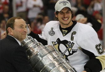 DETROIT - JUNE 12: Sidney Crosby #87 of the Pittsburgh Penguins celebrates with the Stanley Cup following the Penguins victory over the Detroit Red Wings in Game Seven of the 2009 NHL Stanley Cup Finals at Joe Louis Arena on June 12, 2009 in Detroit, Michigan. (Photo by Bruce Bennett/Getty Images)