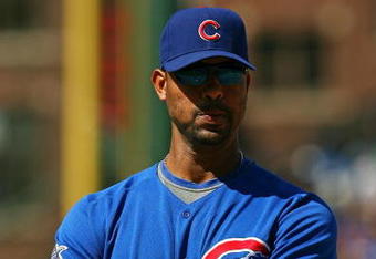 CHICAGO - AUGUST 30: Derrek Lee #25 of the Chicago Cubs waits for a pitching change in the 4th inning of a game against the New York Mets on August 30, 2009 at Wrigley Field in Chicago, Illinois. The Mets defeated the Cubs 4-1. (Photo by Jonathan Daniel/Getty Images)