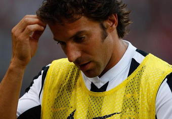 ROME, ITALY - AUGUST 30:  Alessandro Del Piero of Juventus FC during the training before Serie A match between Roma and Juventus FC at Stadio Olimpico on August 30, 2009 in Rome, Italy. (Photo by Paolo Bruno/Getty Images)