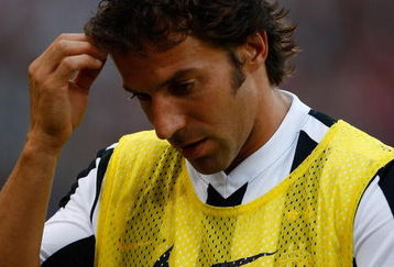 ROME, ITALY - AUGUST 30:  Alessandro Del Piero of Juventus FC during the training before Serie A match between Roma and Juventus FC at Stadio Olimpico on August 30, 2009 in Rome, Italy. (Photo by Paolo Bruno/Getty Images)