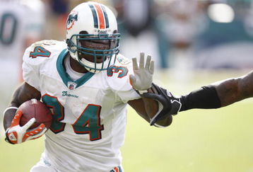 MIAMI - JANUARY 4:  Ricky Williams #34 of the Miami Dolphins carries the ball during an AFC Wild Card playoff game against the Baltimore Ravens on January 4, 2009 at Dolphin Stadium in Miami, Florida. (Photo by Gregory Shamus/Getty Images)