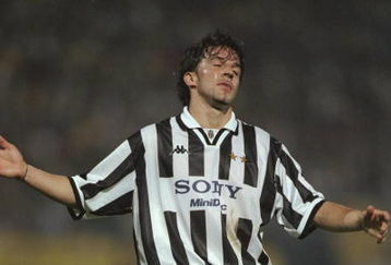 25 Sep 1996:  Alessandro Del Piero of Juventus in action during the champions league match between Fenerbahce and Juventus in Turkey. Juventus went on to win the match by 0-1. Mandatory Credit: Graham Chadwick/Allsport