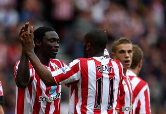 SUNDERLAND, ENGLAND - SEPTEMBER 27:  Kenwyne Jones Sunderland celebrates scoring with Darren Bent during the Barclays Premier League match between Sunderland and Wolverhampton Wanderers at the Stadium of Light on September 27, 2009 in Sunderland, England.  (Photo by Phil Cole/Getty Images)