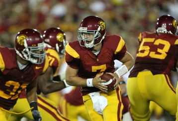 LOS ANGELES, CA - SEPTEMBER 26:  Quarterback Matt Barkley #7 of the USC Trojans drops back to hand off against the Washington State Cougars on September 23, 2009 at the Los Angeles Coliseum in Los Angeles, California.  USC won 27-6.  (Photo by Stephen Dunn/Getty Images)