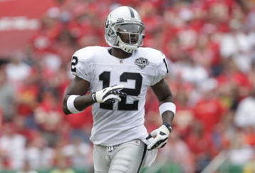 KANSAS CITY, MO - SEPTEMBER 20:  Darrius Heyward-Bey #12 of the Oakland Raiders runs on the field during the game against the Kansas City Chiefs at Arrowhead Stadium on September 20, 2009 in Kansas City, Missouri. (Photo by Jamie Squire/Getty Images)