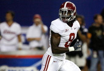 ATLANTA - SEPTEMBER 05:  Julio Jones #8 of the Alabama Crimson Tide against the Virginia Tech Hokies during the Chick-fil-A Kickoff Game at Georgia Dome on September 5, 2009 in Atlanta, Georgia.  (Photo by Kevin C. Cox/Getty Images)