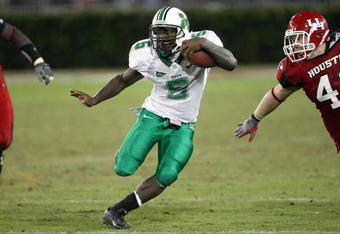 HOUSTON - NOVEMBER 17: Darius Marshall #5 of the Marshall Thundering Herd carries the ball during the game with the Houston Cougars at Robertson Stadium November 17, 2007 in Houston, Texas. Houston won 35-28. (Photo by Stephen Dunn/Getty Images)