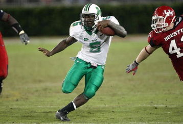 HOUSTON - NOVEMBER 17: Darius Marshall #5 of the Marshall Thundering Herd carries the ball during the game with the Houston Cougars at Robertson Stadium November 17, 2007 in Houston, Texas. Houston won 35-28. (Photo by Stephen Dunn/Getty Images)