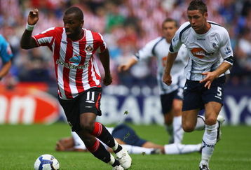 BOLTON, ENGLAND - AUGUST 15:  Darren Bent of Sunderland is tracked by Gary Cahill of Boltonn during the Barclays Premier League match between Bolton Wanderers and Sunderland at Reebok Stadium on August 15, 2009 in Bolton, England.  (Photo by Matthew Lewis/Getty Images)