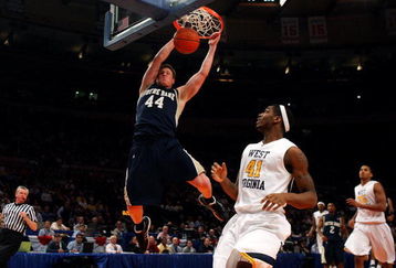 NEW YORK - MARCH 11:  Luke Harangody #44 of the Notre Dame Fighting Irish dunks the ball against the West Virginia Mountaineers during the second round of the Big East Tournament at Madison Square Garden on March 11, 2009 in New York City.  (Photo by Jim McIsaac/Getty Images)