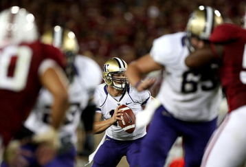 PALO ALTO, CA - SEPTEMBER 26:  Quarterback Jake Locker #10 of the Washington Huskies looks to pass against the Stanford Cardinal at Stanford Stadium on September 26, 2009 in Palo Alto, California.  (Photo by Jed Jacobsohn/Getty Images)