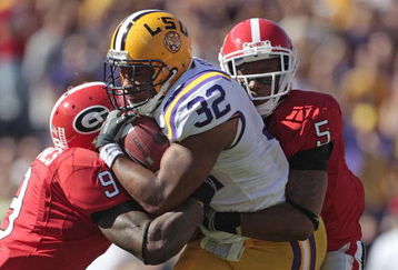 BATON ROUGE, LA - OCTOBER 25:  LSU Tigers running back Charles Scott #25 runs for a first down against the Georgia Bulldogs during their football game at Tiger Stadium on October 25, 2008 in Baton Rouge, Louisiana.  Defending is Rashad Jones #9 and C.J. Byrd #5 of Georgia. (Photo by Dave Martin/Getty Images)