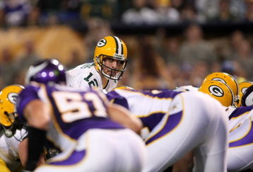 MINNEAPOLIS - NOVEMBER 09:  Quarterback Aaron Rodgers #12 of the Green Bay Packers calls signals against the Minnesota Vikings on November 9, 2008 at the Metrodome in Mineapolis, Minnesota.  The Vikings won 28-27.  (Photo by Stephen Dunn/Getty Images)