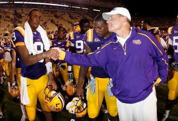 BATON ROUGE, LA - SEPTEMBER 19:  Jordan Jefferson #9 shakes hands with head coach Les Miles  of the Louisiana State University Tigers after defeating the University of Louisiana-Lafatette Ragin' Cajuns at Tiger Stadium 31-3 on September 19, 2009 in Baton Rouge, Louisiana.  (Photo by Chris Graythen/Getty Images)