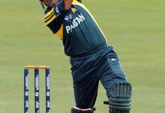 CENTURION, SOUTH AFRICA - SEPTEMBER 30: Younis Khan of Pakistan hits out during the ICC Champions Trophy match between Australia and Pakistan from SuperSport Park on September 30, 2009 in Centurion, South Africa. (Photo by Lee Warren/Gallo Images/Getty Images)