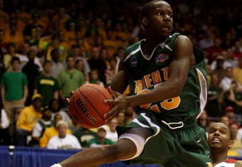 DAYTON, OH - MARCH 22: Ronald Moore #25 of the Siena Saints handles the ball against the Louisville Cardinals during the second round of the NCAA Division I Men's Basketball Tournament at the University of Dayton Arena on March 22, 2009 in Dayton, Ohio.  (Photo by Andy Lyons/Getty Images)