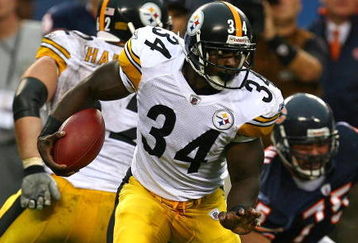 CHICAGO - SEPTEMBER 20: Rashard Mendenhall #34 of the Pittsburgh Steelers runs against the Chicago Bears on September 20, 2009 at Soldier Field in Chicago, Illinois. The Bears defeated the Steelers 17-14. (Photo by Jonathan Daniel/Getty Images)
