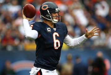 CHICAGO - SEPTEMBER 20: Jay Cutler #6 of the Chicago Bears passes the ball against the Pittsburgh Steelers at Soldier Field on September 20, 2009 in Chicago, Illinois. The Bears defeated the Steelers 17-14. (Photo by Jonathan Daniel/Getty Images)