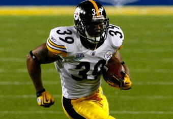 TAMPA, FL - FEBRUARY 01:  Willie Parker #39 of the Pittsburgh Steelers runs the ball against the Arizona Cardinals during Super Bowl XLIII on February 1, 2009 at Raymond James Stadium in Tampa, Florida. Steelers won 27-23. (Photo by Win McNamee/Getty Images)
