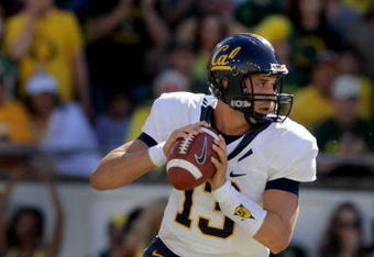 EUGENE, OR - SEPTEMBER 26: Quarterback Kevin Riley #13 of the California Bears looks for a receiver as he rolls out in the third quarter of the game against the Oregon Ducks at Autzen Stadium on September 26, 2009 in Eugene, Oregon. Oregon won the game 42-3. (Photo by Steve Dykes/Getty Images)